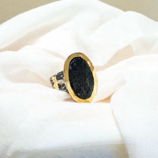 Black ring — view 1