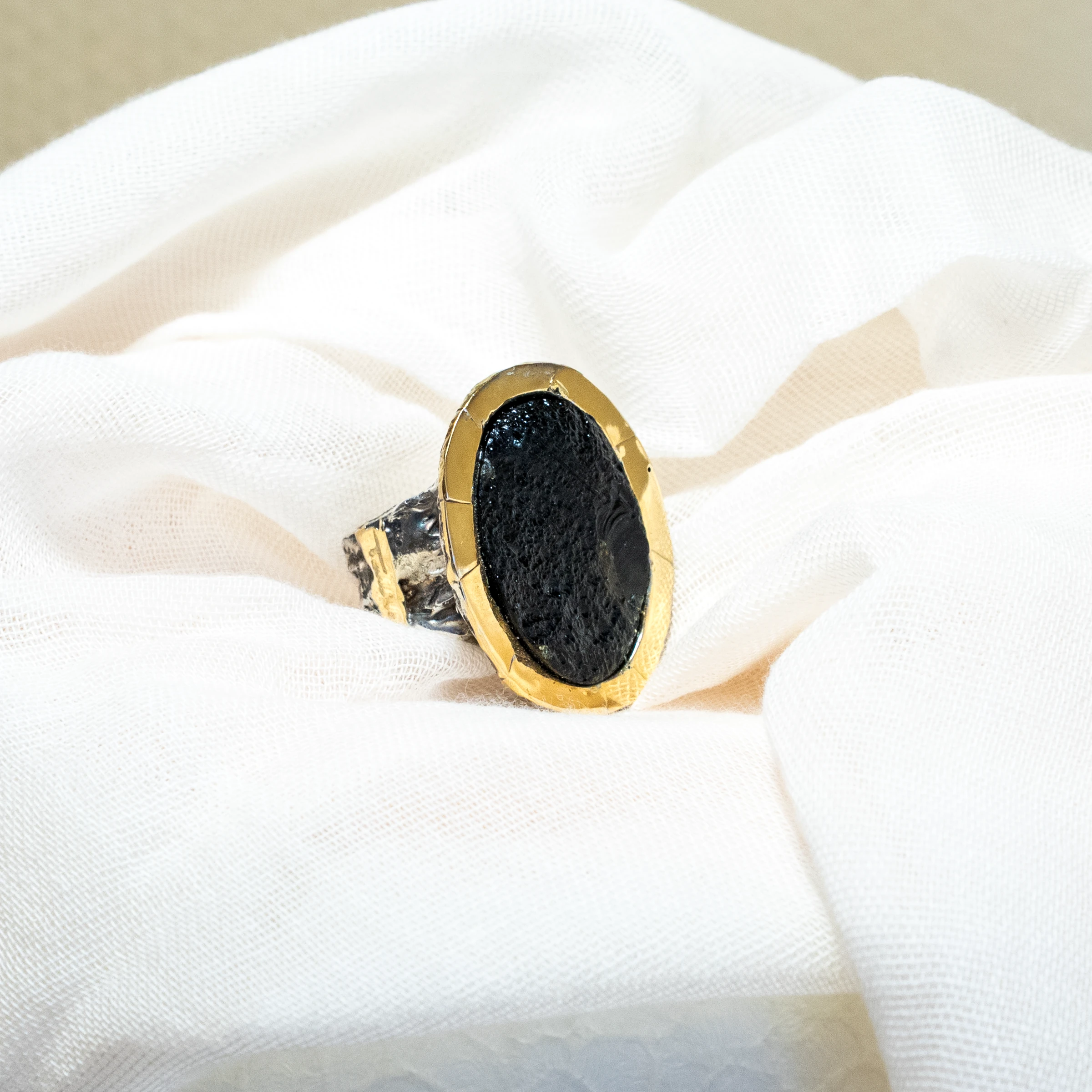 Black ring — view 1