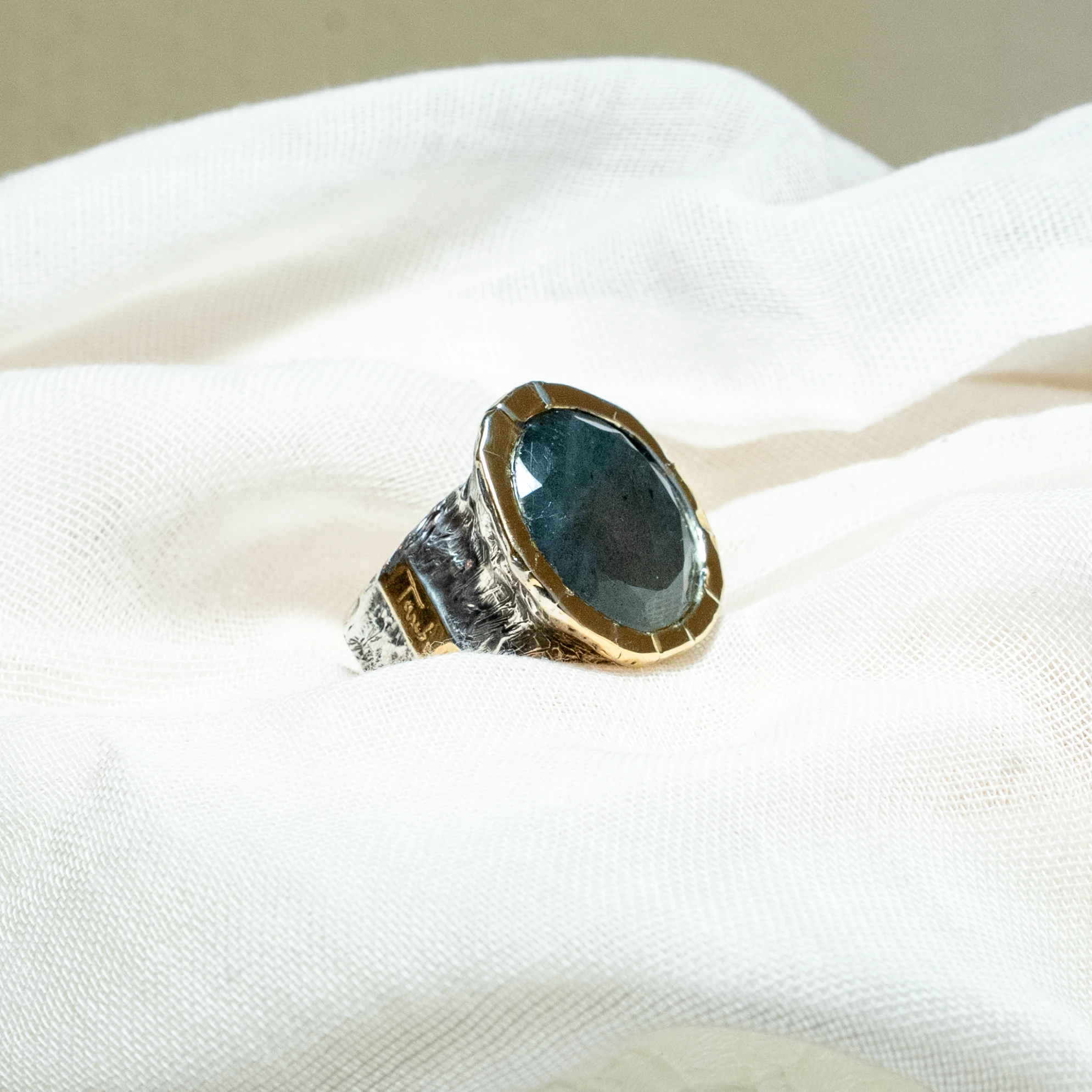 Black ring — view 3